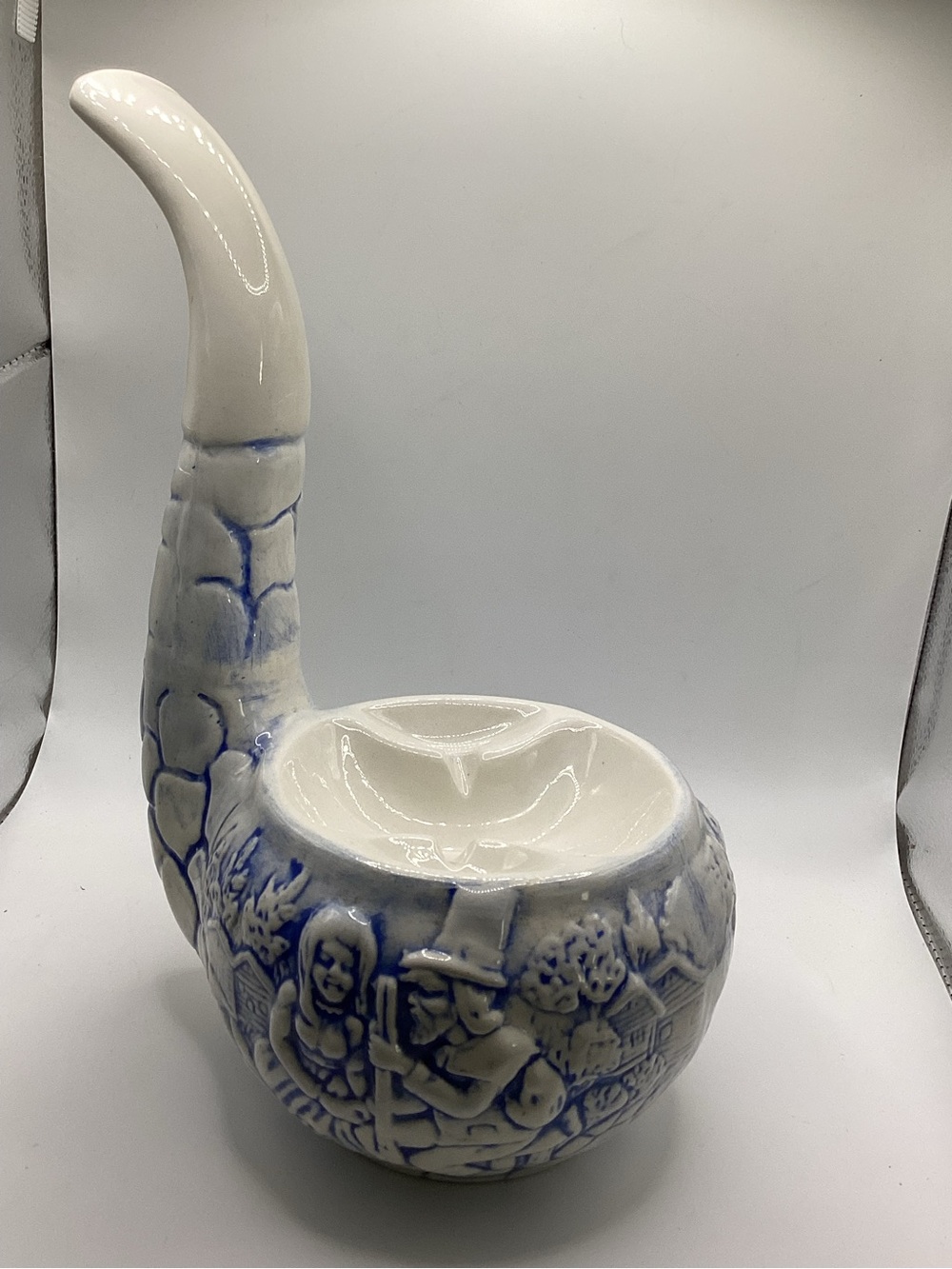 vintage 1970s ceramic pipe-shaped novelty ashtray